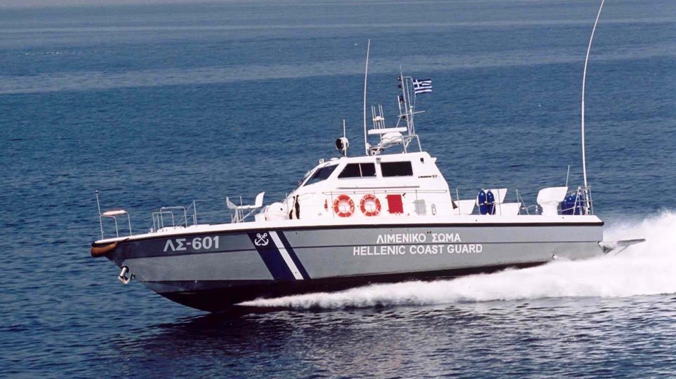 Επιχείρηση διάσωσης τουριστικού σκάφους κοντά στα Λιχαδονήσια – Με 16 επιβαίνοντες