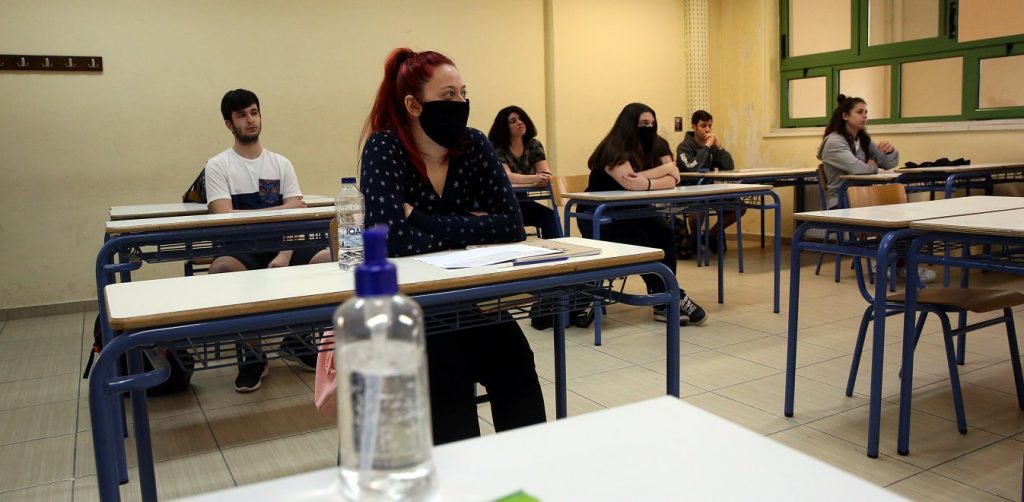 Θα πληρώνουν για να πάνε στο σχολείο οι ανεμβολίαστοι εκπαιδευτικοί – Κ.Μητσοτάκης: «Mε rapid test στις τάξεις»