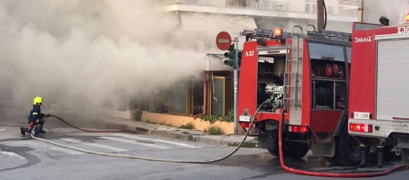 Θεσσαλονίκη: Ξέσπασε φωτιά σε ταβέρνα – Στο σημείο η Πυροσβεστική (βίντεο)