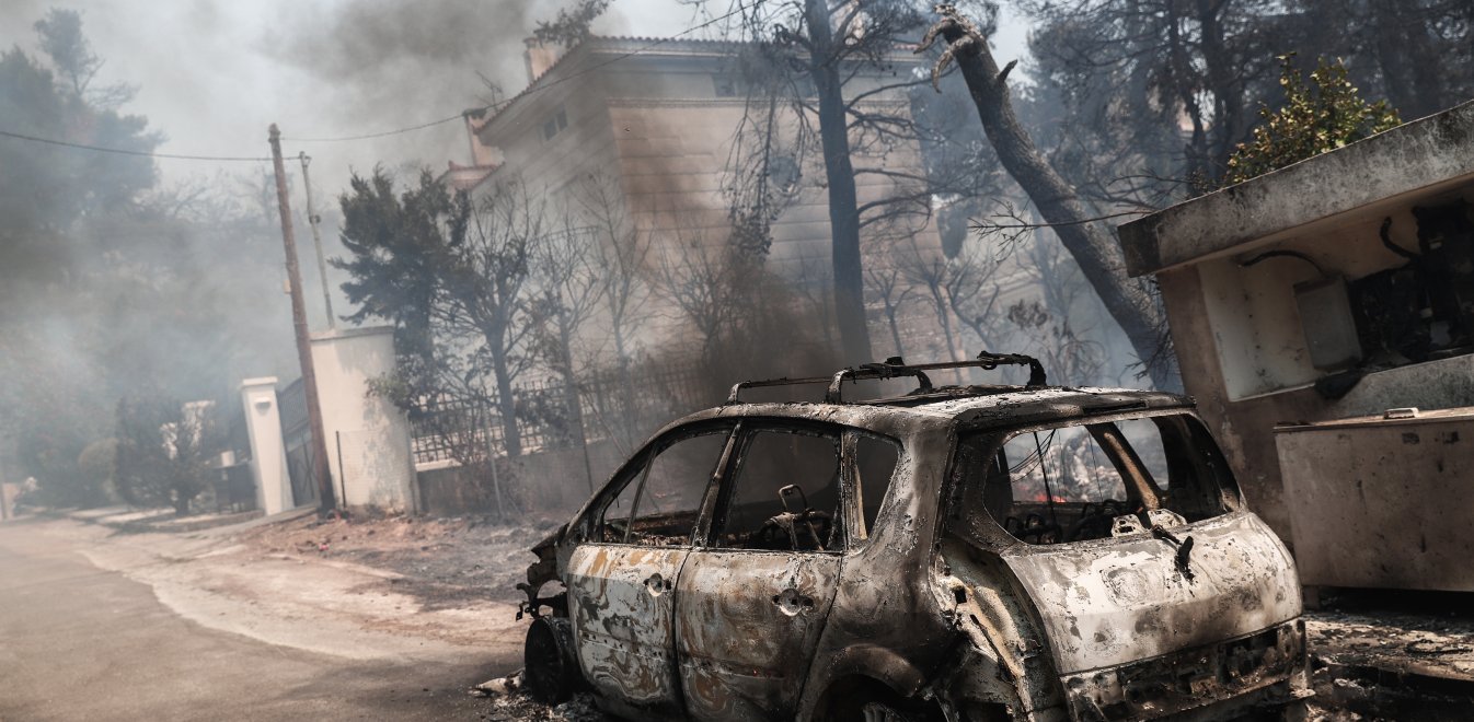Φωτιά στη Σταμάτα: Προβλήματα ηλεκτροδότησης στον οικισμό «Γαλήνη» – Τεράστιες οι καταστροφές