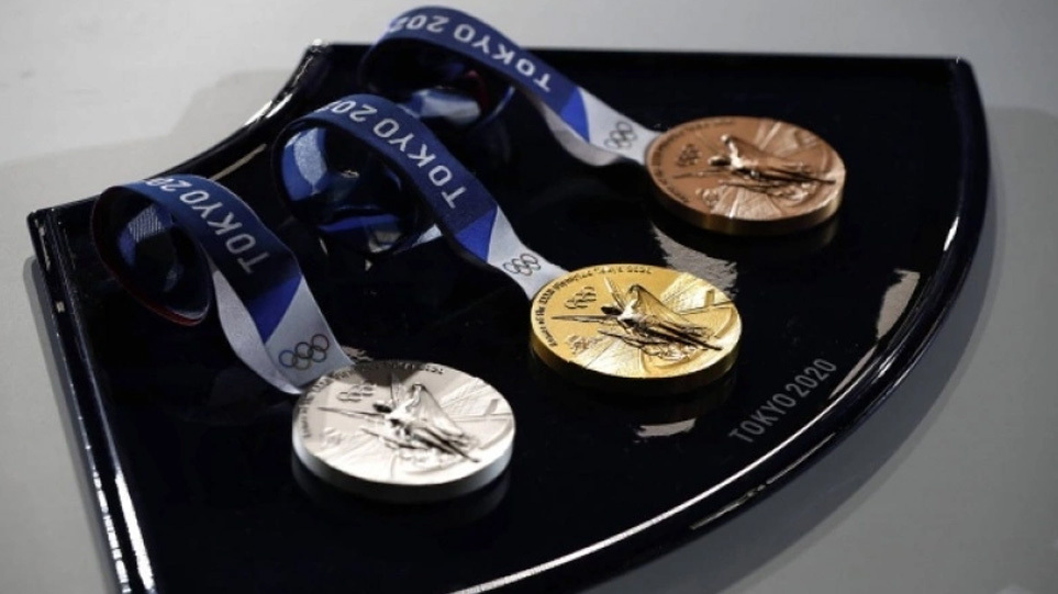Διοργανωτές Ολυμπιακών αγώνων προς νικητές: «Μην δαγκώνετε τα μετάλλια είναι από ανακυκλωμένα κινητά τηλέφωνα!» (φώτο)