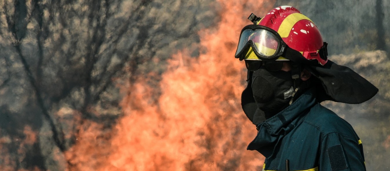 Θεσσαλονίκη: Φωτιά στο Φίλυρο – Πλησιάζουν σε κατοικημένη περιοχή οι φλόγες