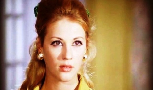 Σπάνια φωτογραφία από το ’70: Η Ζωή Λάσκαρη με την κόρη της στα 2α γενέθλιά της (φωτο)