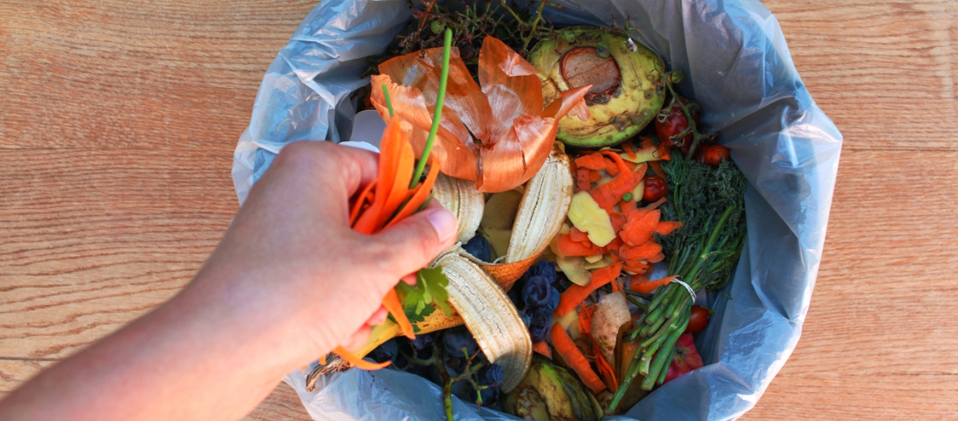 Τα φαγητά που πετάμε στα σκουπίδια προκαλούν μεγάλα προβλήματα στον πλανήτη