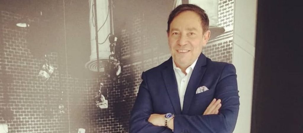 Δ.Καρμοίρης: «Δεν ήταν ρατσιστικό το σχόλιο για τους Κορεάτες- Το παιδί μου είναι ΑΜΕΑ»