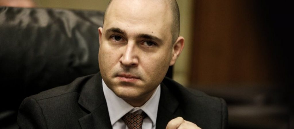 K.Μπογδάνος: Ζητά να απολυθεί δημοσιογράφος από την ΕΡΤ