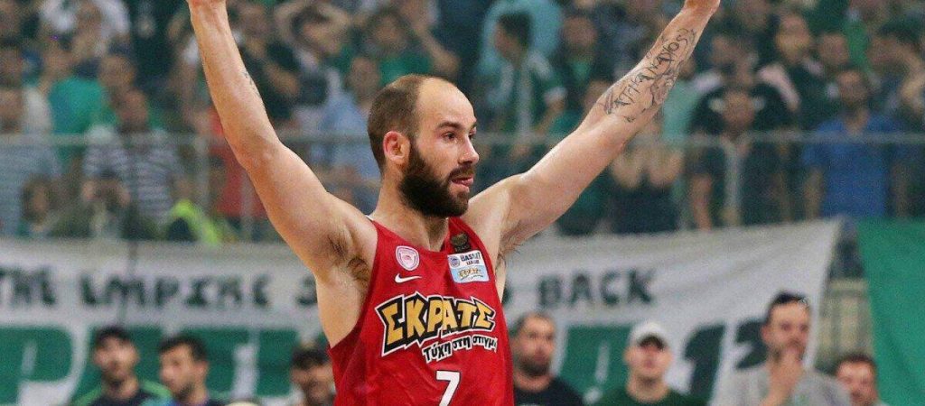 Ξέφρενο γλέντι για τον Β.Σπανούλη – Του άνοιγε σαμπάνιες ο Γ.Μπουρούσης! (βίντεο)