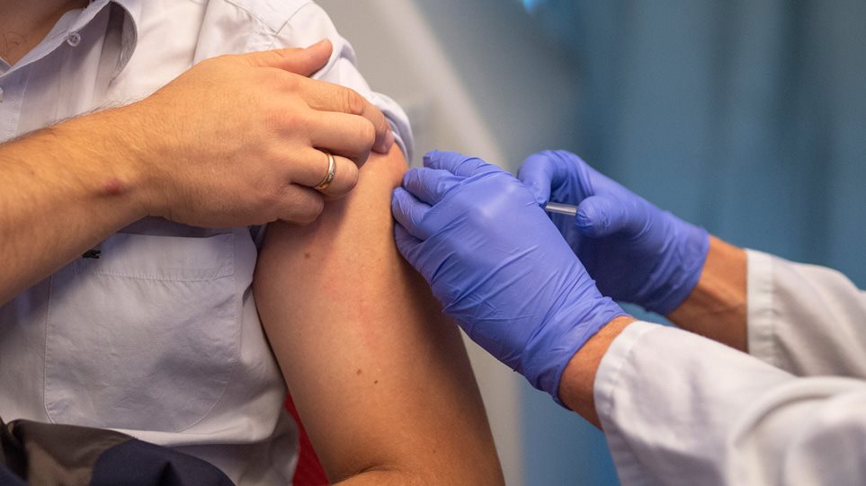 Τρίτη δόση εμβολίου συστήνει το υπουργείο Υγείας του Ισραηλ