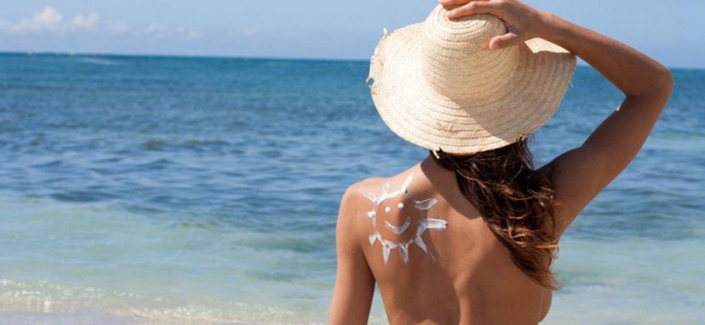 Σε αυτά τα πέντε σημεία του σώματός σου ξεχνάς να εφαρμόσεις αντηλιακό