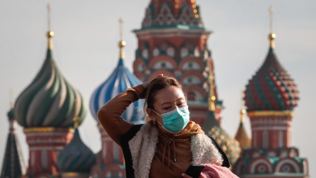Ρωσία: Η Μόσχα κατήργησε σήμερα την υποχρεωτική χρήση γαντιών