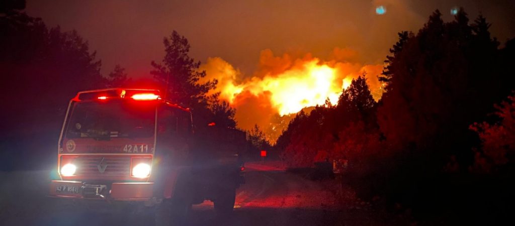 Εκτός ελέγχου η φωτιά στην Τουρκία – Στους τέσσερις νεκρούς ο μέχρι στιγμής απολογισμός