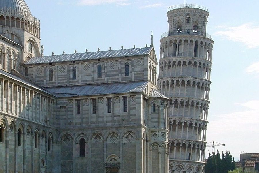 Και όμως – Υπάρχουν φορές που ο πύργος της Πίζας… γέρνει λιγότερο