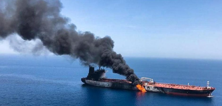 Επίθεση σε δεξαμενόπλοιο στο Ομάν: Το Ναυτικό των ΗΠΑ υποστηρίζει ότι drone έπληξε το Mercer Street