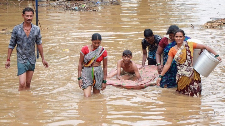 Ινδία: Τουλάχιστον 11 έχασαν τη ζωή τους από τις καταρρακτώδεις βροχές