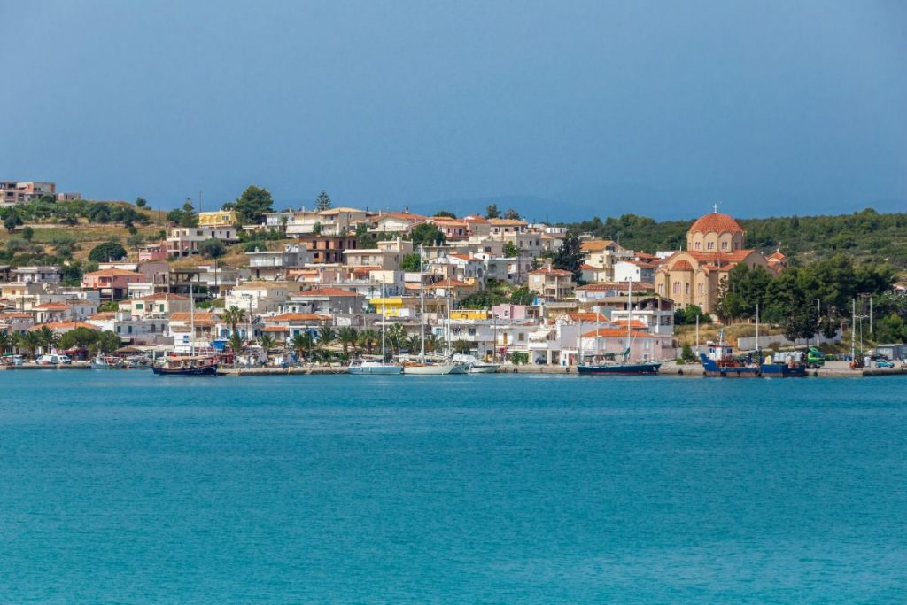 Η παραλία στην Πελοπόννησο που μοιάζει να είναι βγαλμένη από εξωτικό μέρος (βίντεο)