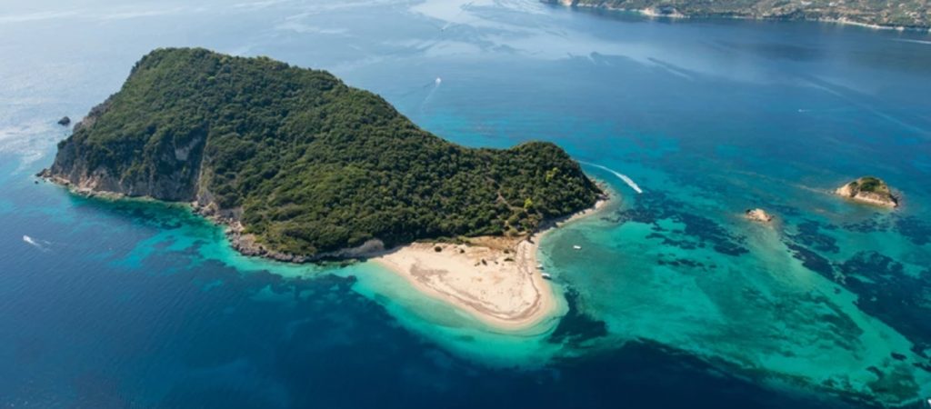 Μαραθονήσι: Το ελληνικό νησί στο Ιόνιο που θυμίζει εξωτική όαση
