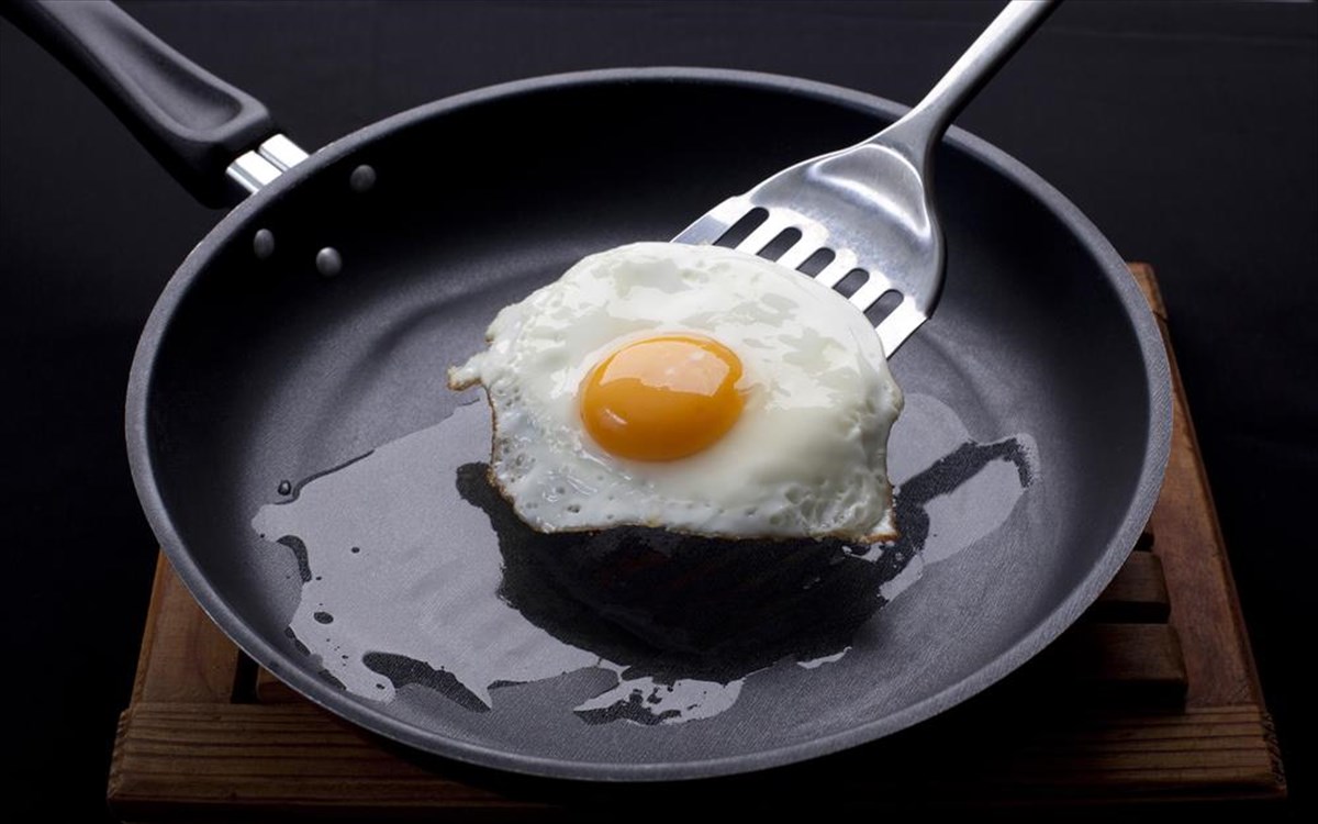 Αντικολλητικά τηγάνια: Μέχρι πόση θερμοκρασία πρέπει να φτάνουν – Κάθε πότε να τα αλλάζετε
