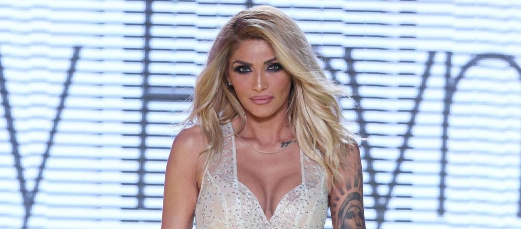 Η Α.Ηλιάδη ποζάρει με μαγιό και κάνει τους άνδρες να… «παραληρούν» (φώτο)