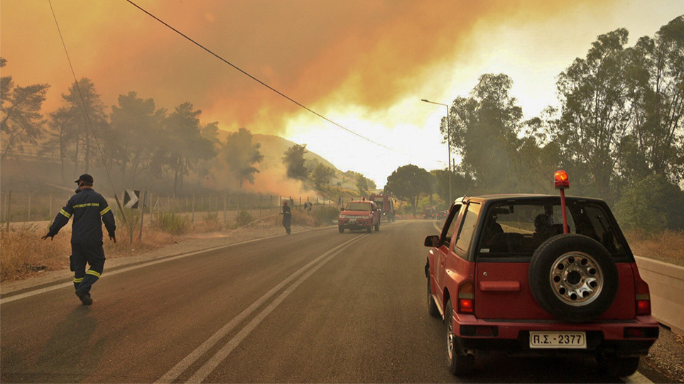 Δήμαρχος Αιγιαλείας: «Η πορεία της φωτιάς είναι προς μη οικιστικούς ιστούς – Πολύ μεγάλη η καταστροφή»