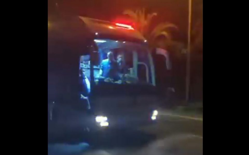 Τουρκία: Ο Ερντογάν μοίρασε… τσάι στους πυρόπληκτους της Μαρμαρίδας (βίντεο)