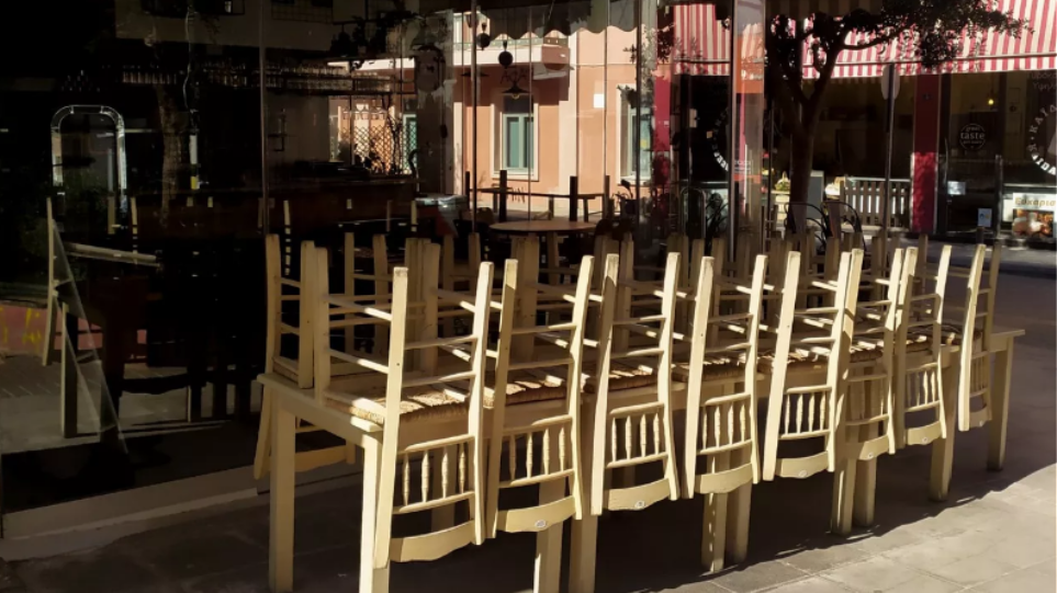 Η κυβέρνηση ζητά ακριβό αντίτιμο: «Ή εμβόλιο ή πληρώνεις rapid-test για καφέ, εστιατόρια, Δημόσιο, εργασία» (βίντεο)