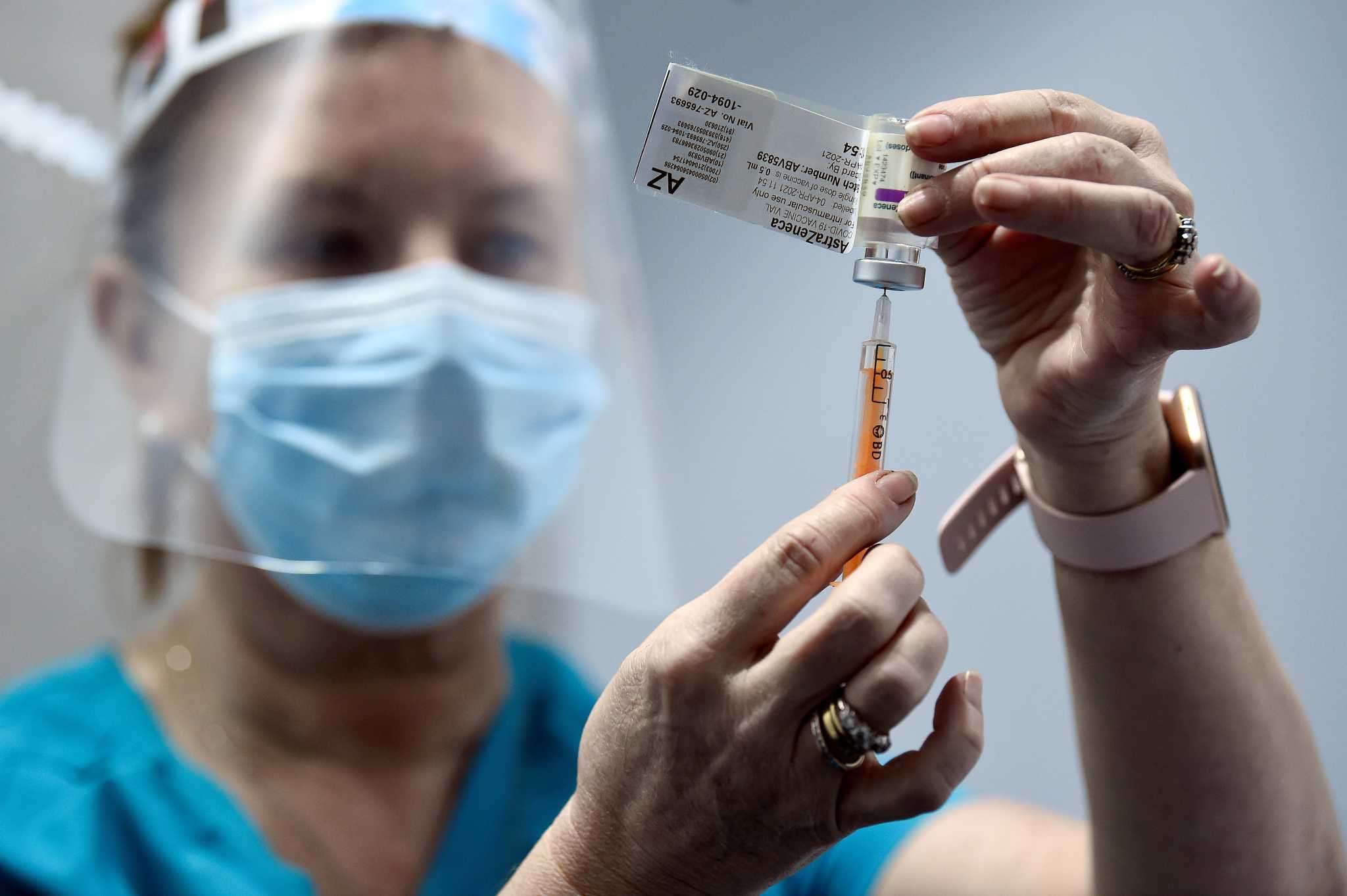 Ιρλανδία: Με 72% εμβολιασμένους ανακοινώνει 1.427 κρούσματα
