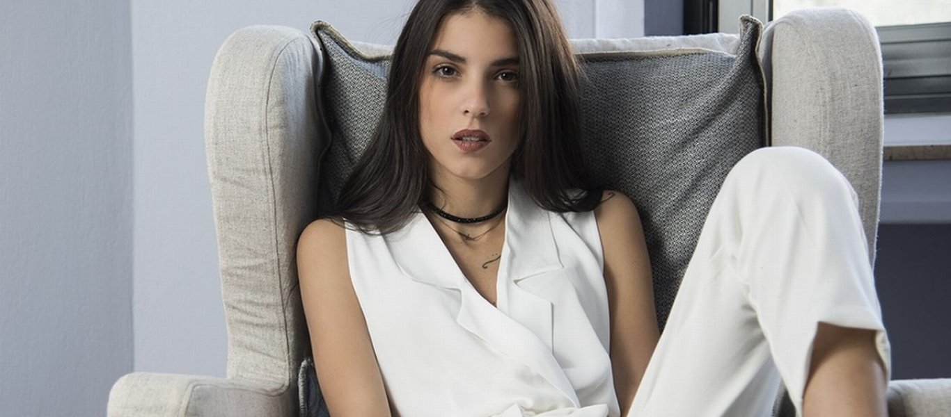 Άννα Μαρία Βέλλη: Ευχές για καλό μήνα χωρίς… ρούχα! (φώτο)