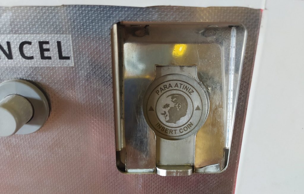 Καταγγελία: Μηχάνημα στον σταθμό Λαρίσης έχει τη φωτογραφία του Κεμάλ (φωτό)