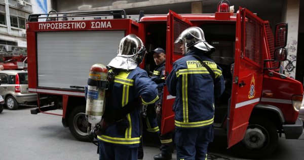 Φωτιά στην Πετρούπολη: Ενισχύονται οι πυροσβεστικές δυνάμεις