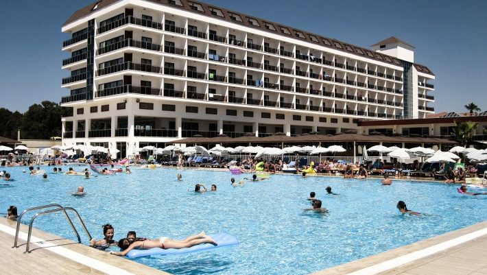 Οι τουρίστες το λάτρευαν: Το βίαιο τέλος του ελληνικού ξενοδοχείου που ήταν 50 χρόνια μπροστά απ’ την εποχή του