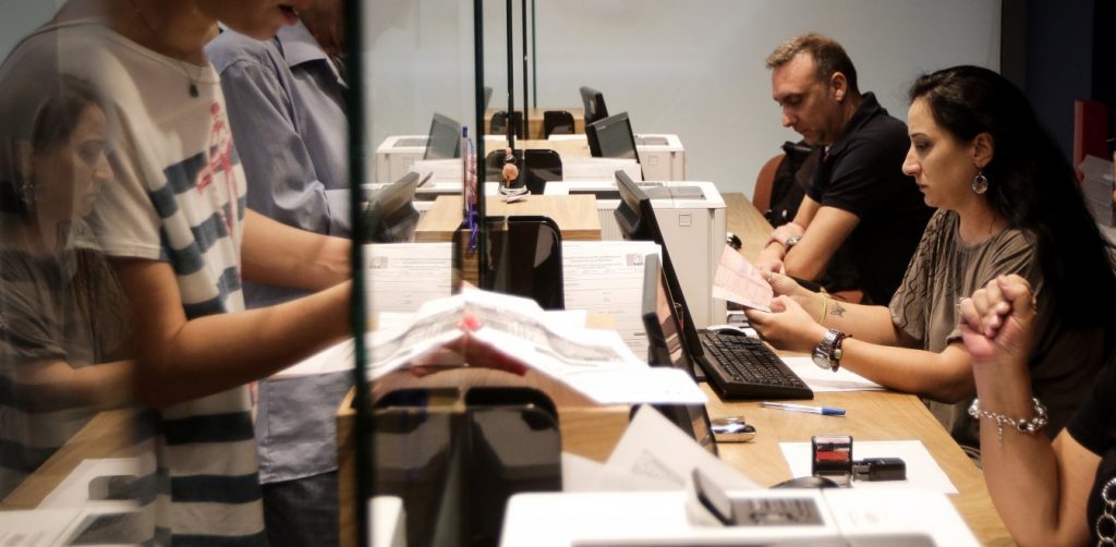 Οι κατηγορίες των δημοσίων υπαλλήλων που μπορούν να απέχουν από την εργασία τους λόγω καύσωνα