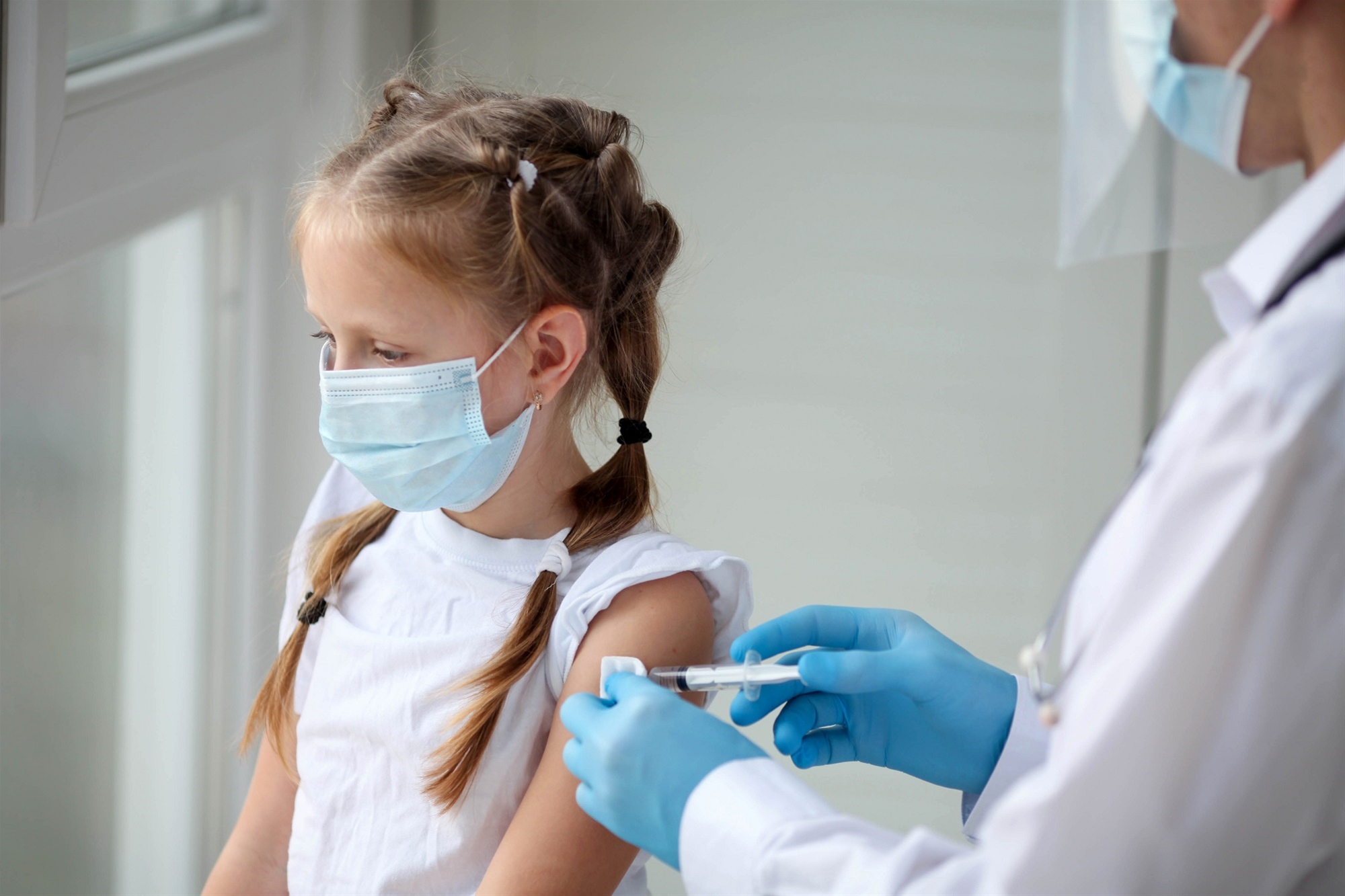 Δηλώσεις-σοκ: «Μέχρι τα τέλη του έτους θα εμβολιάσουμε και τα 5χρονα»! – CDC: Πέθαναν 14 παιδιά μετά τον εμβολιασμό τους