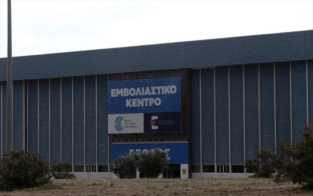 «Λουκέτο» στο εμβολιαστικό κέντρο στο Ελληνικό – Βγήκε «νοκ άουτ» εν μέσω καύσωνα το κλιματιστικό!