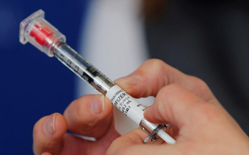 Βρετανία: 32 εκατ. άνθρωποι θα λάβουν από τον Σεπτέμβριο τρίτες δόσεις εμβολίων για την COVID-19