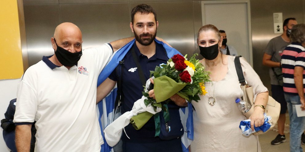 «Πάτησε» Ελλάδα ο Θ.Ιακωβίδης – Τον υποδέχθηκε ο Λ.Αυγενάκης στο αεροδρόμιο