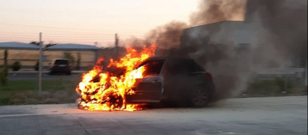 Καύσωνας και πυρκαγιά στο αμάξι: Όσα πρέπει να προσέχετε