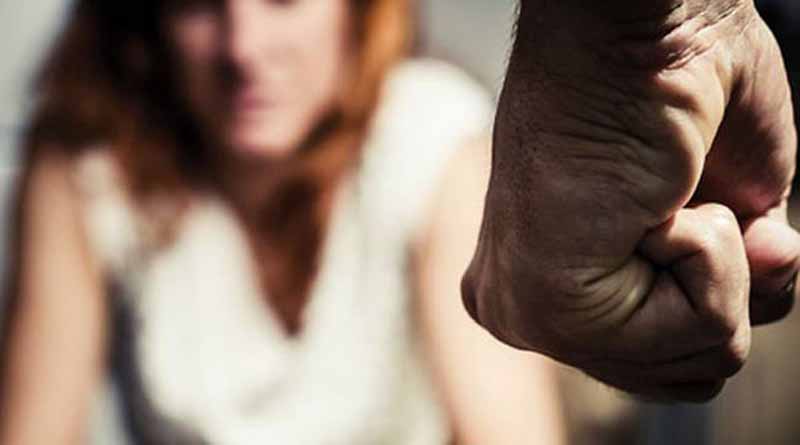 Ηράκλειο: 39χρονος ξυλοκόπησε αλύπητα τη γυναίκα του μπροστά στο παιδί τους