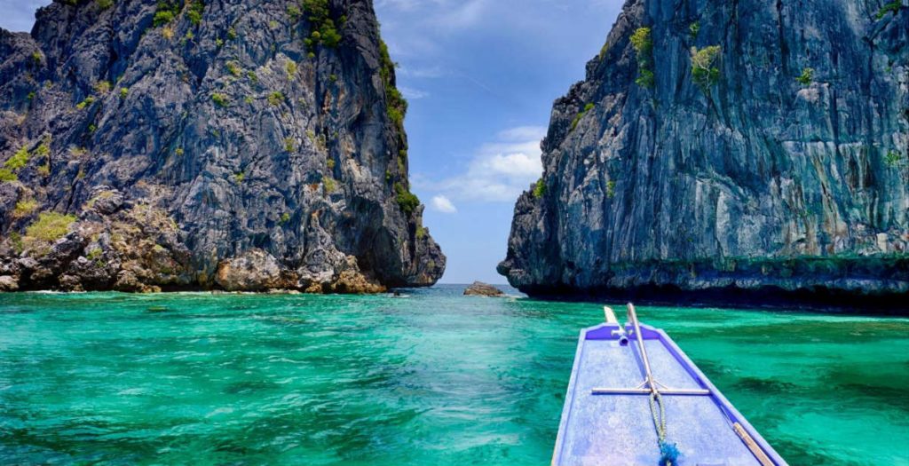 Κι όμως για να γυρίσεις όλα τα νησιά αυτής της χώρας θες σχεδόν… 21 χρόνια (βίντεο)