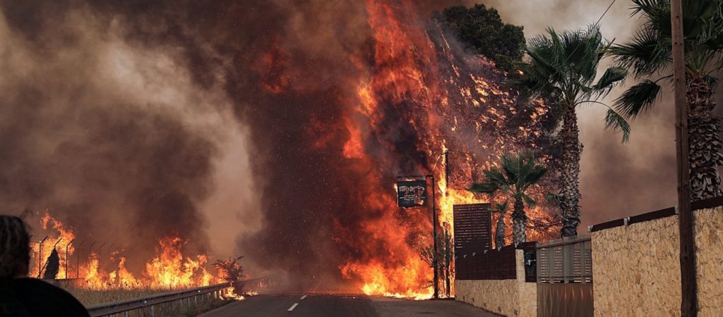 Αντιδήμαρχος Αχαρνών: «Πρέπει να φτάσει η φωτιά στην Ομόνοια για να έρθουν τα αεροπλάνα»