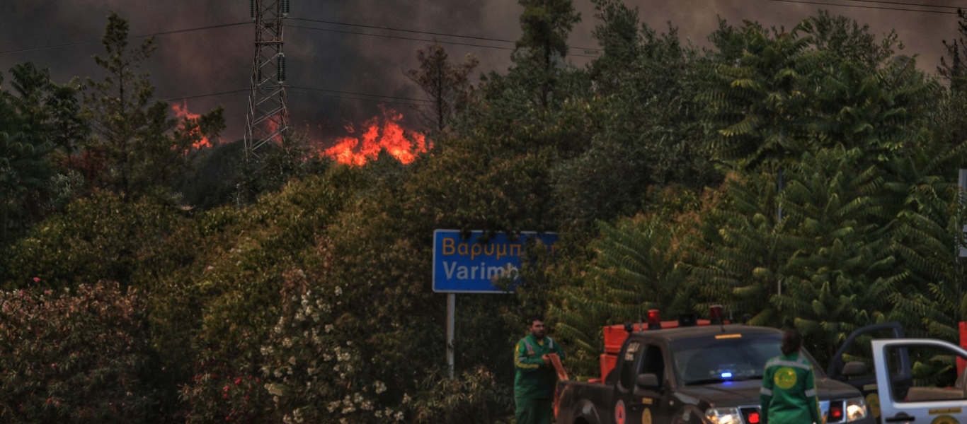 Φωτιά στη Βαρυμπόμπη: Ολοκληρώθηκε με επιτυχία η επιχείρηση για τον απεγκλωβισμό των πολιτών