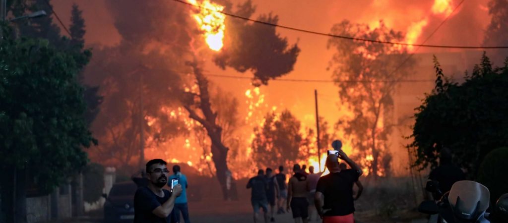 ΓΣΕΕ: Ζητά την προστασία των εργαζομένων στις πληγείσες περιοχές από τις φωτιές