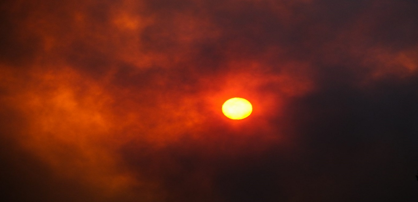 Φωτιά στη Βαρυμπόμπη: Συγκλονιστικές εικόνες από το πύρινο μέτωπο (φώτο)