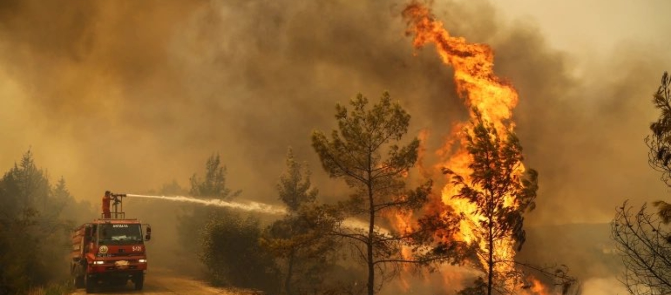 Αναζωπυρώθηκε η φωτιά στην Τουρκία – Καίγεται ο θερμοηλεκτρικός σταθμός του Μίλας (βίντεο)