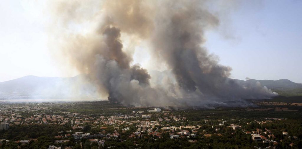 Φωτιά στην Βαρυμπόμπη: Ποιες περιοχές αντιμετωπίζουν προβλήματα ηλεκτροδότησης