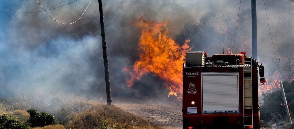 Φωτιά στην Ηλεία: Πληροφορίες για αγνοούμενο στο χωριό Πεύκες