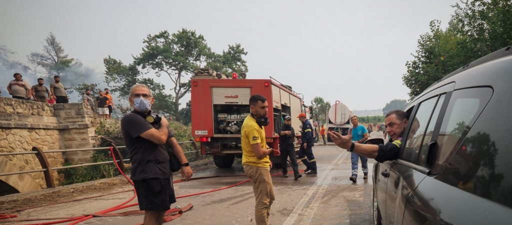 Εκτός ελέγχου η φωτιά στην Εύβοια – Κηρύχθηκε κατάσταση έκτακτης ανάγκης – Εκκενώνονται συνεχώς οικισμοί