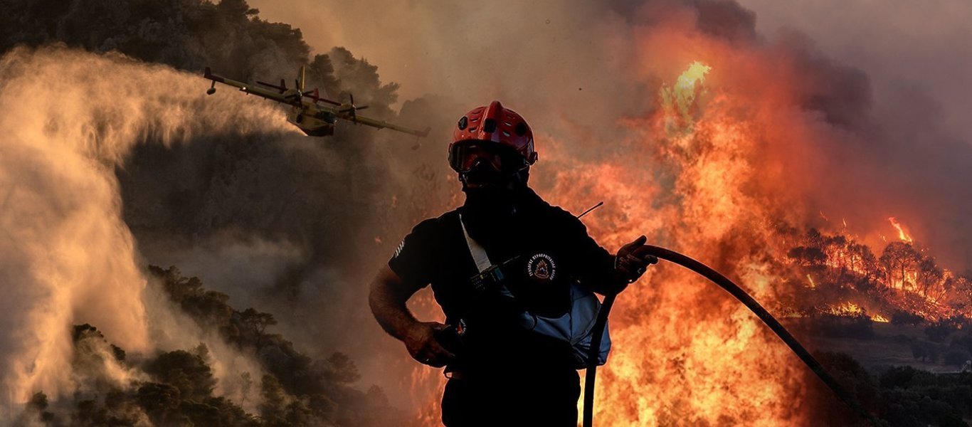 Τραγωδία χωρίς τέλος: Καίγονται οι βασιλικοί τάφοι στα πρώην βασιλικά κτήματα στο Τατόι (φώτο)