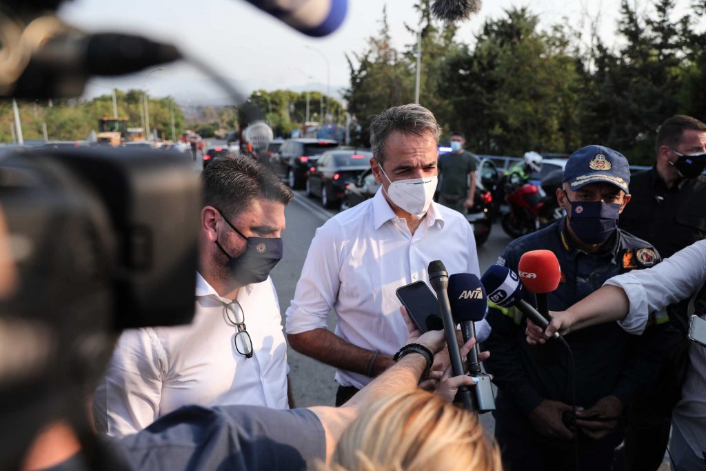 Έξαλλοι οι πολίτες με την κυβέρνηση: «Τα γαμ…δια μόνο φόρους ξέρουν να παίρνουν»! – Νέα «έκρηξη» οργής (βίντεο)