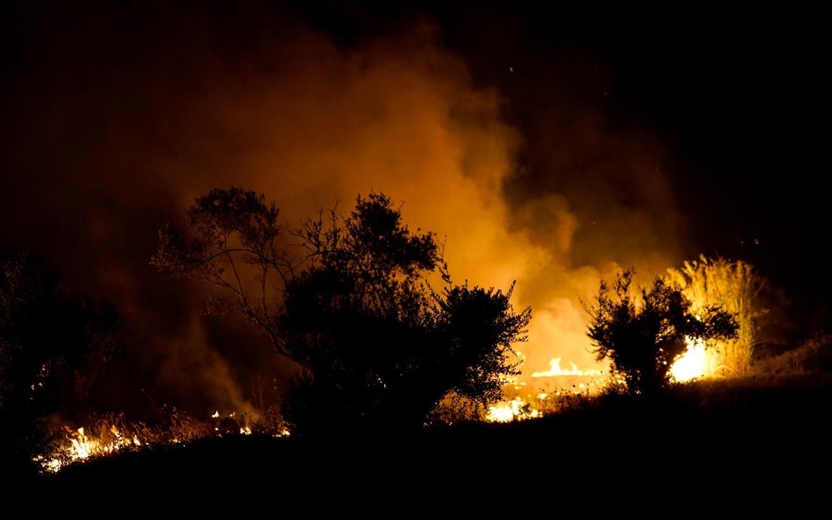 Νέος «συναγερμός» στην Αρχαία Ολυμπία: Αναζωπύρωση της φωτιάς – Κινδυνεύει εκ νέου ο αρχαιολογικός χώρος (upd)