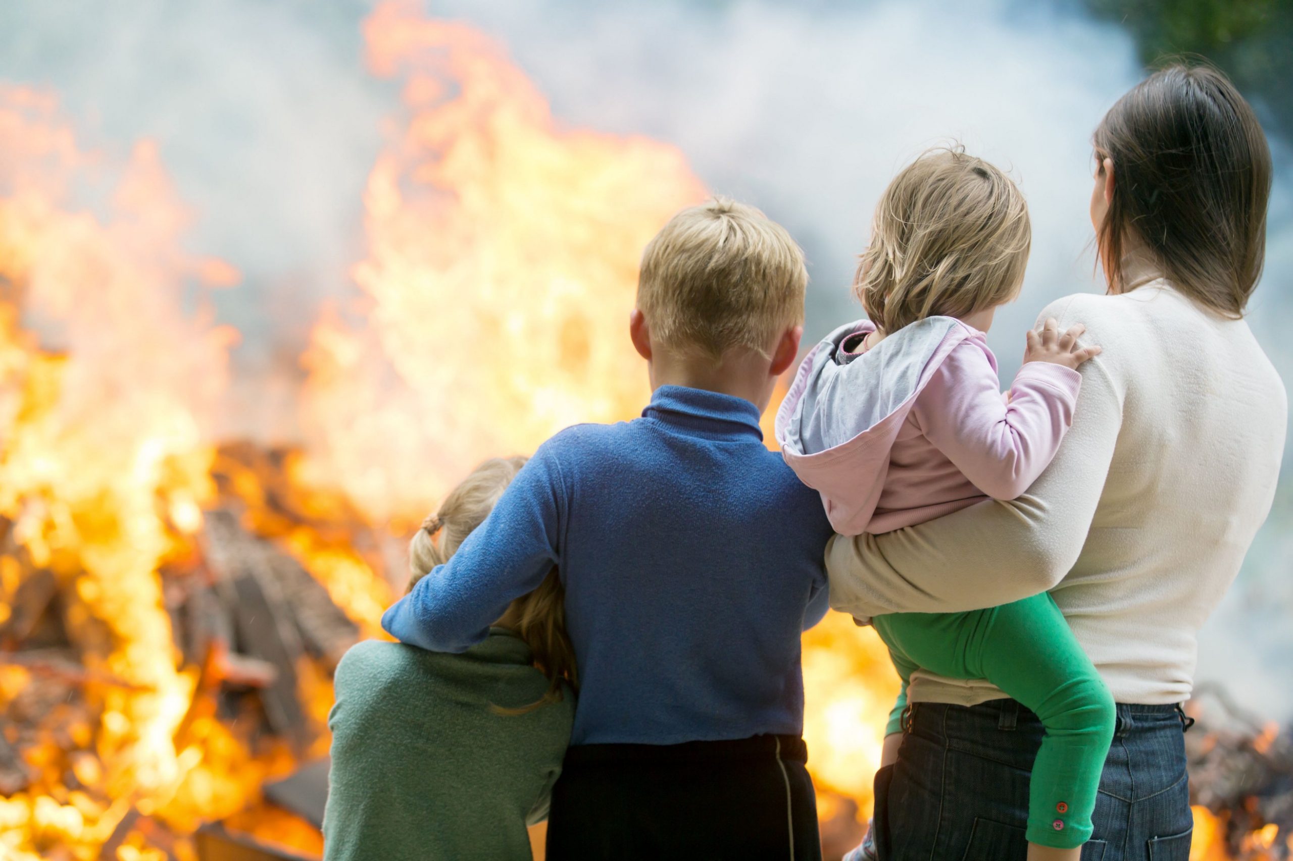 Τι να κάνετε για να προστατεύσετε τα μικρά παιδιά από τον καπνό της φωτιάς